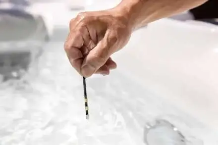 Analyse de l'eau d'un spa.